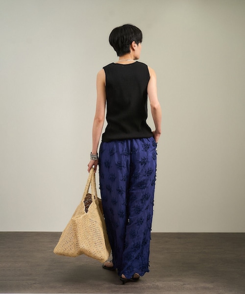 ADAM ET ROPE'（アダムエロペ）の「【WEB限定】プリマベールリブヘンリーネックノースリーブプルオーバー［UVケア・洗える］（タンクトップ・レディース・ブラック/チャコール/オフホワイト・F）」の11枚目の写真