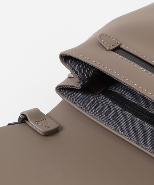 SENSE OF PLACE by URBAN RESEARCH（センスオブプレイスバイアーバンリサーチ）の「GASTON LUGA　Splash Crossbody Bag（ショルダーバッグ・メンズ・BLACK/TAUPE/BROWN・One）」の14枚目の写真