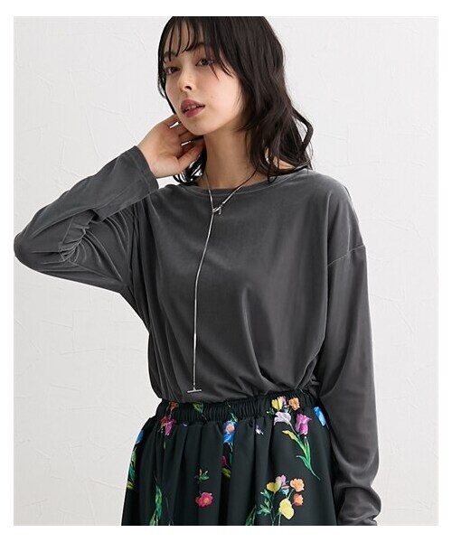 nissen（ニッセン）の「シアーベロアオーバーサイズトップス＜大きいサイズ有＞（Tシャツ/カットソー・レディース・アイボリー/モカ/チャコールグレー/ダスティブルー/黒・S/M/L/LL/3L/4L/5L/6L/8L/10L/ドロップ8L/ドロップ10L）」の4枚目の写真