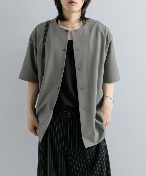 SENSE OF PLACE by URBAN RESEARCH(センスオブプレイスバイアーバンリサーチ)の「ノーカラーシャツ(5分袖)(シャツ/ブラウス・メンズ・GRAY/BEIGE/BLUE・S/M/L)」の5枚目の写真