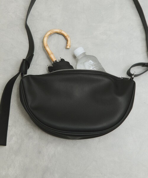 ADAM ET ROPE'(アダムエロペ)の「【WEB限定】・【サステナブル】ムスビショルダーバッグ(ショルダーバッグ・レディース・ブラック/オフホワイト/カーキ・F)」の6枚目の写真