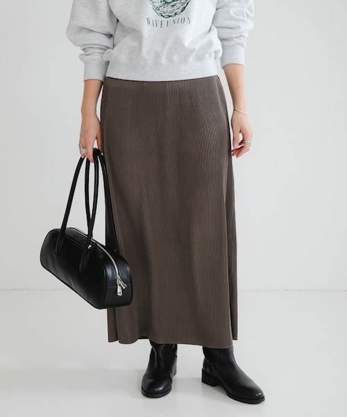 URBAN RESEARCH(アーバンリサーチ)の「サテンプリーツストレートラインスカート(スカート・レディース・BEIGE/KHAKI・FREE)」の2枚目の写真