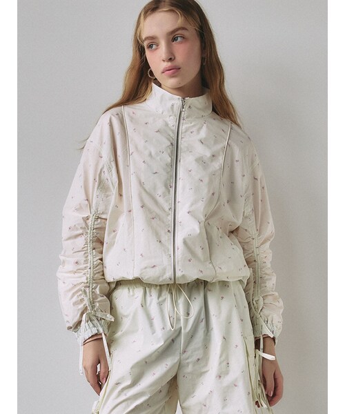 CALNAMUR（カルナムール）の「METTALLIC VOLUME BLOUSON/メタリックボリュームブルゾン（ブルゾン・レディース・アイボリー/ピンク/ミックス・F）」の6枚目の写真