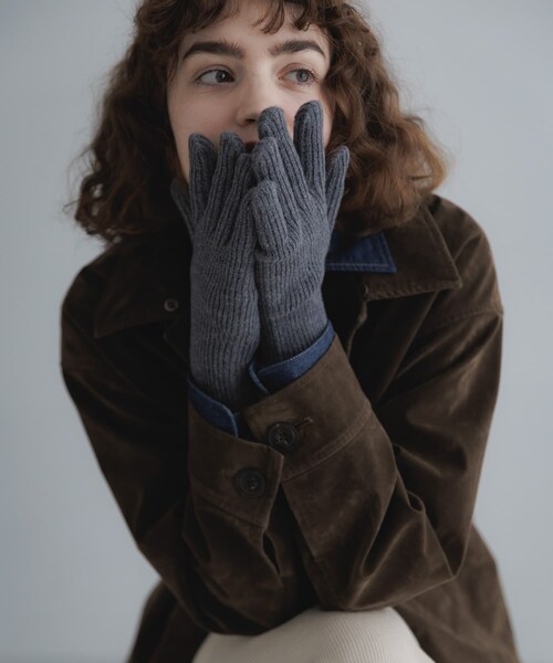 URBAN RESEARCH Sonny Label（アーバンリサーチサニーレーベル）の「畦編みニットグローブ（ベルト・レディース・エクリュ/グレー/ブラウン/ブルー・One）」の2枚目の写真