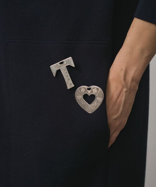 ADAM ET ROPE'（アダムエロペ）の「【TUAREG（トゥアレグ）】ハートブローチ＆ネックレス（ブローチ/コサージュ・レディース・シルバー・F）」の6枚目の写真