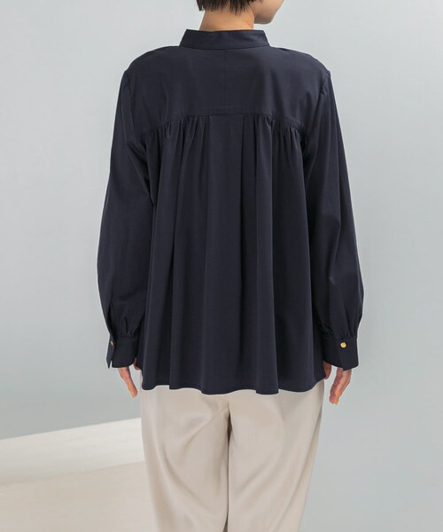 URBAN RESEARCH ROSSO（アーバンリサーチロッソ）の「『WEB限定』デザインボタンカットソーブラウス（シャツ/ブラウス・レディース・OFF WHITE/NAVY・FREE）」の9枚目の写真