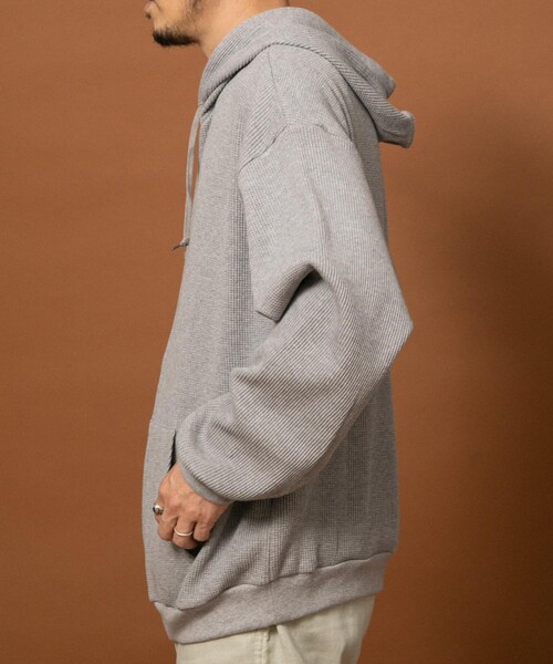 URBAN RESEARCH(アーバンリサーチ)の「RELAX FIT ワッフルパーカー(パーカー・メンズ・GREY/BLACK・FREE)」の11枚目の写真