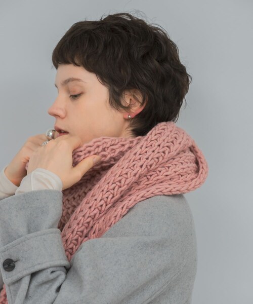 URBAN RESEARCH（アーバンリサーチ）の「Fratelli Talli　フリンジニットマフラー（マフラー・レディース・PINK/WHITE/NAVY・FREE）」の20枚目の写真