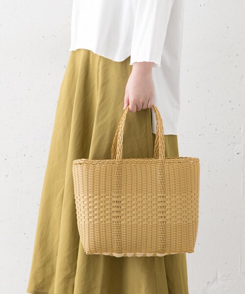 URBAN RESEARCH ROSSO（アーバンリサーチロッソ）の「PALOROSA　LACE SMALL TOTE（かごバッグ・レディース・24 PALM/02 BLACK/26 CARAMEL/29 ROSE・-）」の2枚目の写真