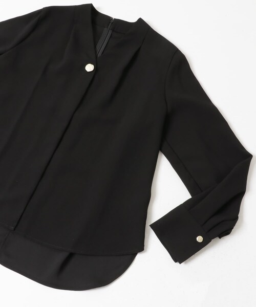 URBAN RESEARCH ROSSO（アーバンリサーチロッソ）の「Vネックボタンデザインブラウス（シャツ/ブラウス・レディース・WHITE/BLACK・FREE）」の14枚目の写真