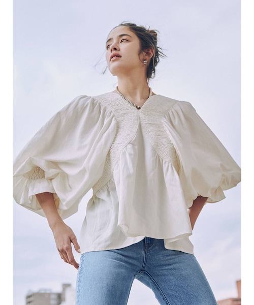 Ungrid（アングリッド）の「フロントギャザーボリュームブラウス（シャツ/ブラウス・レディース・オフホワイト/ブラック/レッド/ピスタチオ・F）」の15枚目の写真