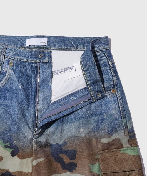 ADAM ET ROPE'(アダムエロペ)の「【TOLQ/トルク】GradationPrintedDenimPants Cargo Shorts(カーゴパンツ・メンズ・グリーン系・2/3)」の5枚目の写真