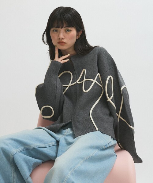 ADAM ET ROPE'(アダムエロペ)の「【サステナブル】ラインアートカーディガン(カーディガン/ボレロ・レディース・チャコール/キナリ/ベージュ・F)」の19枚目の写真