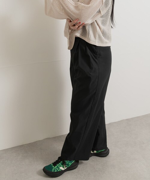 THE GOODLAND MARKET（ザグッドランドマーケット）の「『別注』MIDIUMISOLID×TGM　tuck wide tapered PT（その他パンツ・レディース・BLACK/KHAKI/PINK・one）」の7枚目の写真