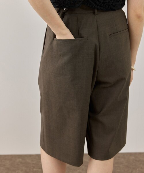 ADAM ET ROPE'（アダムエロペ）の「【サステナブル】アジャストハーフパンツ（その他パンツ・レディース・ブラック/ブラウン系・36/38）」の11枚目の写真