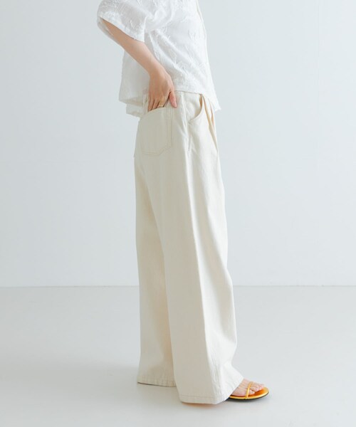 URBAN RESEARCH（アーバンリサーチ）の「『3サイズ展開』new basic　ツータックワイドデニムパンツ（デニムパンツ・レディース・INDIGO/IVORY・36/38/40）」の7枚目の写真