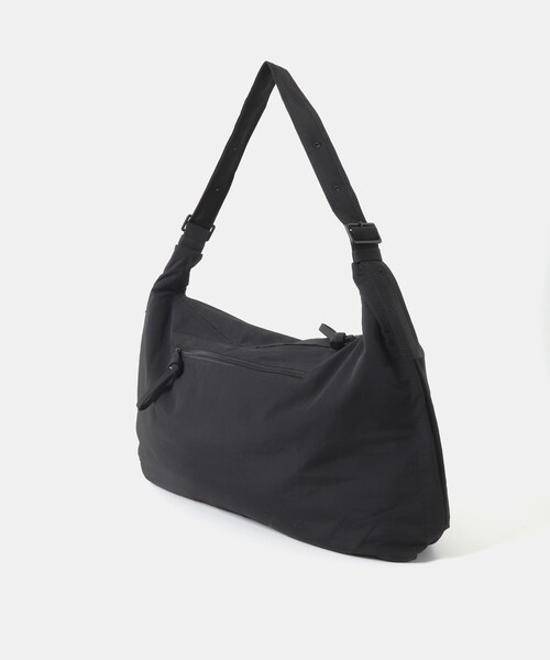 URBAN RESEARCH Sonny Label（アーバンリサーチサニーレーベル）の「LE VERNIS　スモックバッグ（その他雑貨・レディース・ブラック/ベージュ・One）」の5枚目の写真