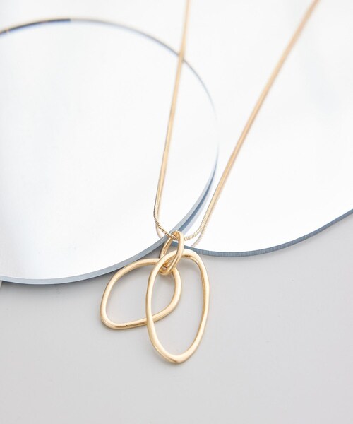 ROPE' PICNIC（ロペピクニック）の「変型オーバルトップペンダント（ネックレス・レディース・ゴールド/シルバー・F）」の2枚目の写真