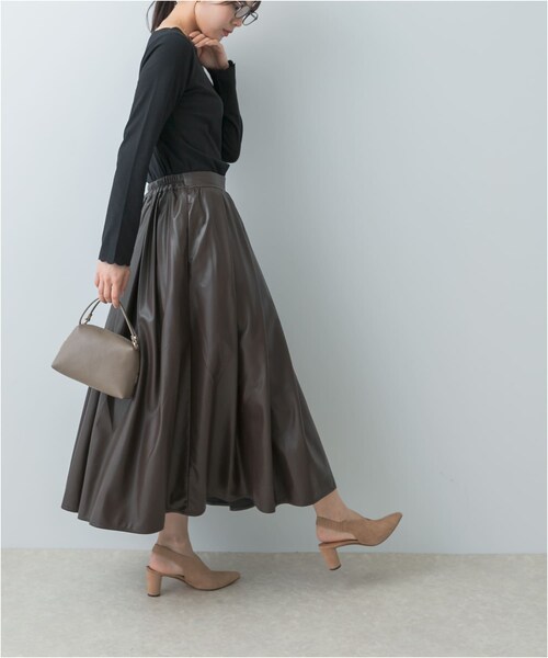 URBAN RESEARCH ROSSO（アーバンリサーチロッソ）の「F by ROSSO　タックボリュームスカート（スカート・レディース・BROWN/BLACK・36/38）」の18枚目の写真