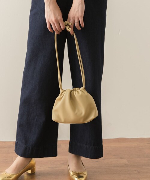 URBAN RESEARCH Sonny Label（アーバンリサーチサニーレーベル）の「スムースギャザーポシェット（ショルダーバッグ・レディース・エクリュ/ニュアンスイエロー/ブラック・one）」の3枚目の写真