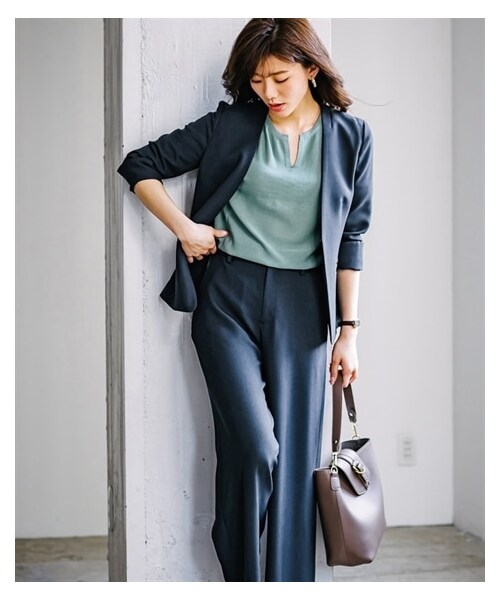 nissen（ニッセン）の「【レディーススーツ】ストレッチセミワイドパンツスーツ（ノーカラージャケット＋パンツ）（多機能リネンライクシリーズ）<大きいサイズ有>（フォーマルスーツ/小物・レディース・ネイビー/スモーキーブルー/ダークブラウン/ネイビー(新サイズ)/スモーキーブルー(新サイズ)・7/9/11/13/15/17/19/21/23/4L/5L/6L/8L）」の16枚目の写真