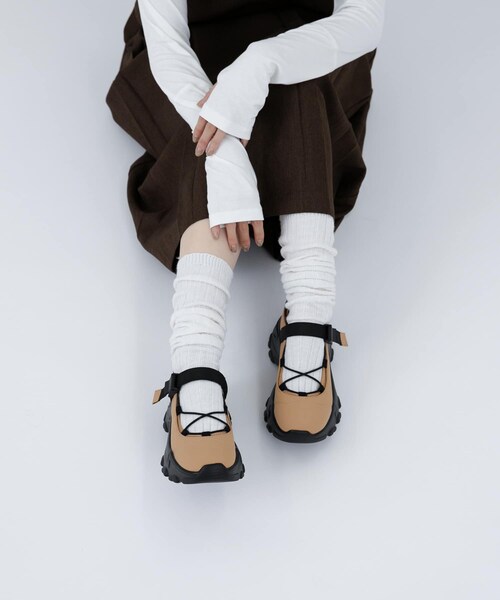 KBF（ケイビーエフ）の「バレエスニーカー（スニーカー・レディース・BLACK/BEIGE・36/37/38）」の2枚目の写真