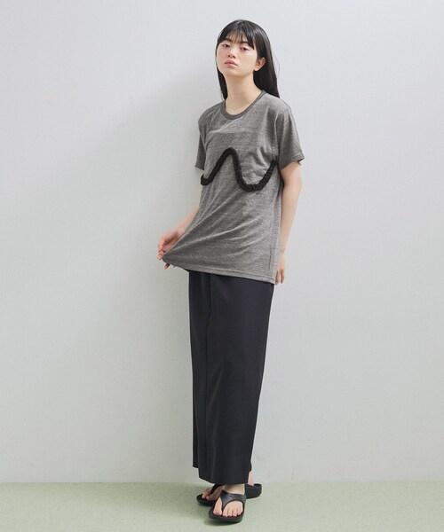 ADAM ET ROPE'(アダムエロペ)の「【VIOLETTE ROOM for ADAM ET ROPE'】別注 NUANCE TEE(Tシャツ/カットソー・レディース・ブラック/グレー/ホワイト・F)」の11枚目の写真