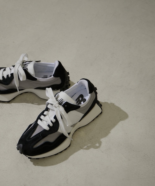 ADAM ET ROPE'（アダムエロペ）の「【公式サイト限定】【New Balance（ニューバランス）】327EC/327ED（スニーカー・レディース・ブラック/ライトグレー・22.5/23.5/24.5）」の4枚目の写真