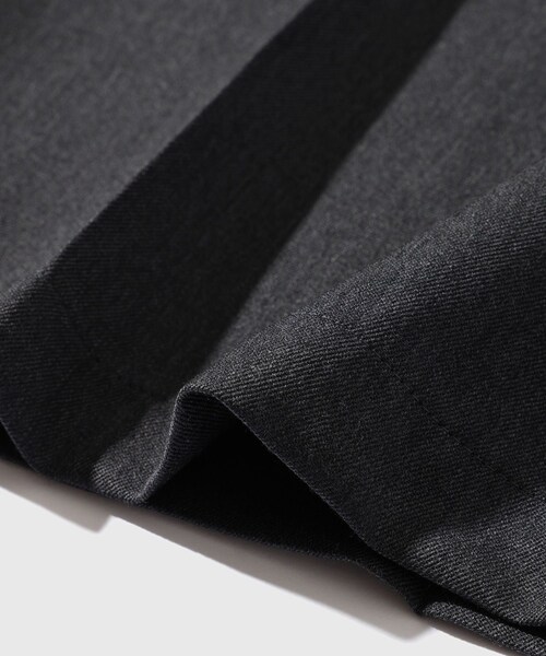 ADAM ET ROPE'(アダムエロペ)の「【RICE NINE TEN/ライス ナイン テン】THREE QUARTER WOOL 2TUCK TROUSERS(スラックス・メンズ・ブラック/チャコール・1/2)」の12枚目の写真