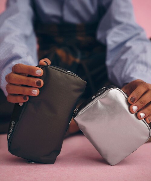 ADAM ET ROPE'（アダムエロペ）の「【LeSportsac for ADAM ET ROPE'】SQUARE COSMETIC (SHINE/SOLID)（ポーチ・レディース・シルバー・F）」の14枚目の写真