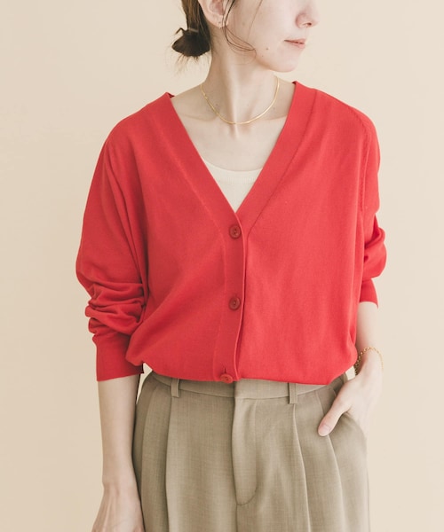 ITEMS URBANRESEARCH(アイテムズ アーバンリサーチ)の「『UVカット/洗濯可』Vネックオーバーカーディガン(楽着シリーズ)(ニット/セーター・レディース・OFF/RED/BEG/BLK・Free)」の4枚目の写真
