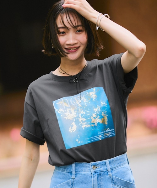 VIS(ビス)の「【接触冷感】箔グラフィックアートTシャツ(Tシャツ/カットソー・レディース・チャコール/ホワイト/ホワイト系・F)」の5枚目の写真