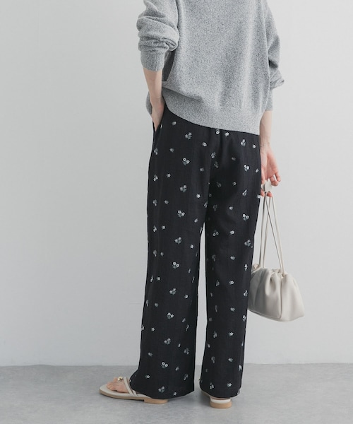 URBAN RESEARCH DOORS(アーバンリサーチドアーズ)の「フラワー刺繍イージーパンツ(その他パンツ・レディース・NVY×MULTI/BLK×MONO・Free)」の6枚目の写真