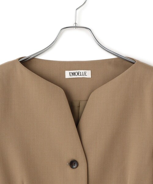 ADAM ET ROPE'（アダムエロペ）の「【EMOELLE】スリットネックハーフスリーブジャケット（ノーカラージャケット・レディース・ブラック系/ベージュ・F）」の14枚目の写真