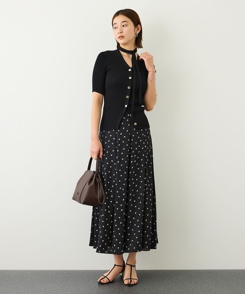 ROPE'(ロペ)の「チョーカー付きVネックリブカーディガン/イージーケア(ニット/セーター・レディース・ブラック/ブラウン系/ベージュ系/グリーン・F)」の17枚目の写真