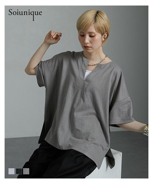 nissen（ニッセン）の「鹿の子素材キーネックデザインゆったりサイズ半袖Ｔシャツ　［Soiunique］（Tシャツ/カットソー・レディース・グレー/ブラック/カーキ・M/L/LL）」の2枚目の写真
