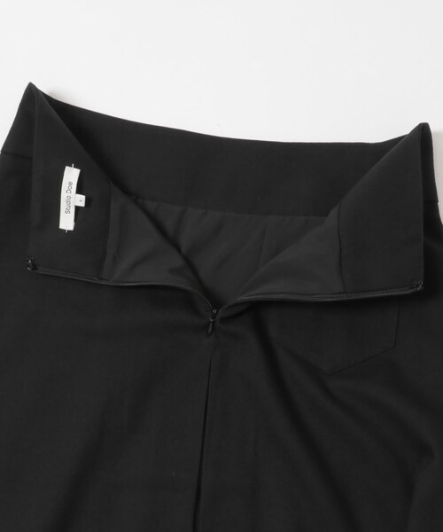 URBAN RESEARCH（アーバンリサーチ）の「Studio Doe　Wool Wide Pleated Midi Skirt（スカート・レディース・IVORY/BLACK・M/S）」の9枚目の写真