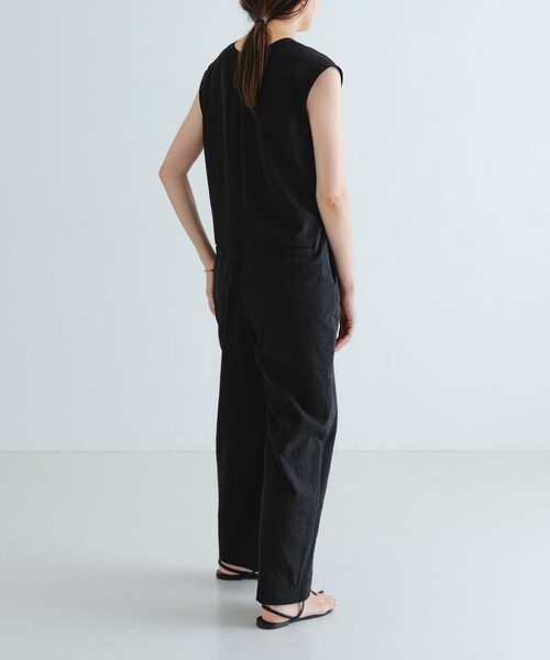 URBAN RESEARCH（アーバンリサーチ）の「『2サイズ展開』リネンライク深Vネックオールインワン（サロペット/オーバーオール・レディース・KHAKI/BLACK・36/38）」の15枚目の写真