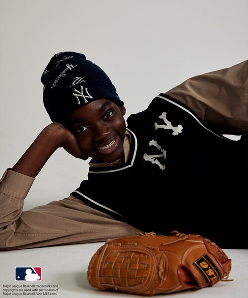 ADAM ET ROPE'（アダムエロペ）の「【MLB COLLECTION BY JUN】クラシックロゴニットベスト（ベスト・メンズ・ブラック/ホワイト/ブラウン・L/M）」の18枚目の写真