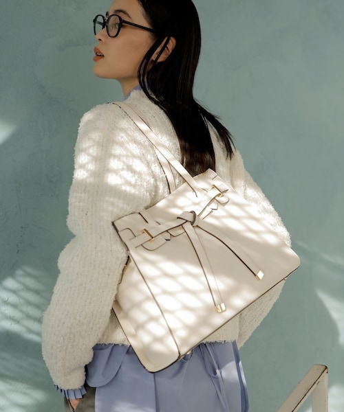 VIS（ビス）の「【A4収納】フラップタイトートバッグ（トートバッグ・レディース・ブラック/キナリ/ベージュ系・F）」の2枚目の写真