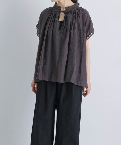 かぐれ(カグレ)の「SOIL COTTON VOILE GATHERED SHIRTS(シャツ/ブラウス・レディース・WHT/CCR・1)」の7枚目の写真
