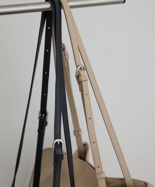 ADAM ET ROPE'(アダムエロペ)の「【W S(ドゥーブル)】ナチュラルレザーロングハンドルバッグ(ハンドバッグ・レディース・ブラック/ベージュ・F)」の6枚目の写真