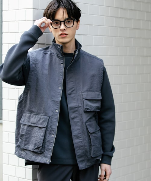 SENSE OF PLACE by URBAN RESEARCH(センスオブプレイスバイアーバンリサーチ)の「マルチポケットトラックベスト(テーラードジャケット・メンズ・BLACK/BLUE・M/L)」の2枚目の写真