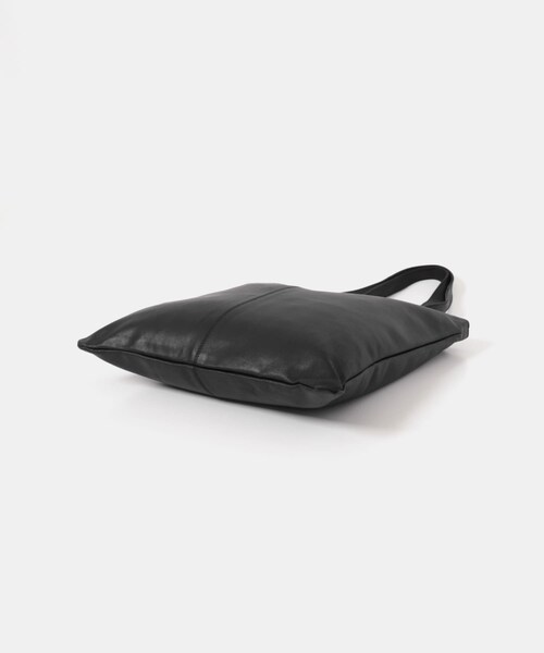 URBAN RESEARCH(アーバンリサーチ)の「Morphee FLAT TOTE(トートバッグ・メンズ・NAPPA BLK・Free)」の5枚目の写真