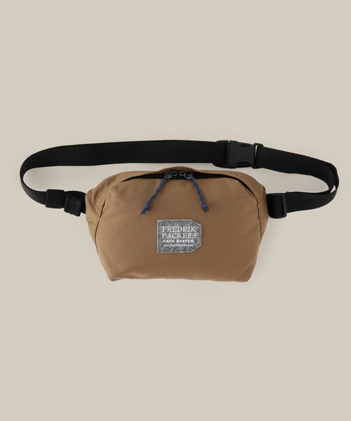 ADAM ET ROPE'（アダムエロペ）の「【Fredrik Packers】MIRO M（ボディバッグ/ウエストポーチ・レディース・ブラック/チャコール/ベージュ/オリーブ/レッド・F）」の4枚目の写真
