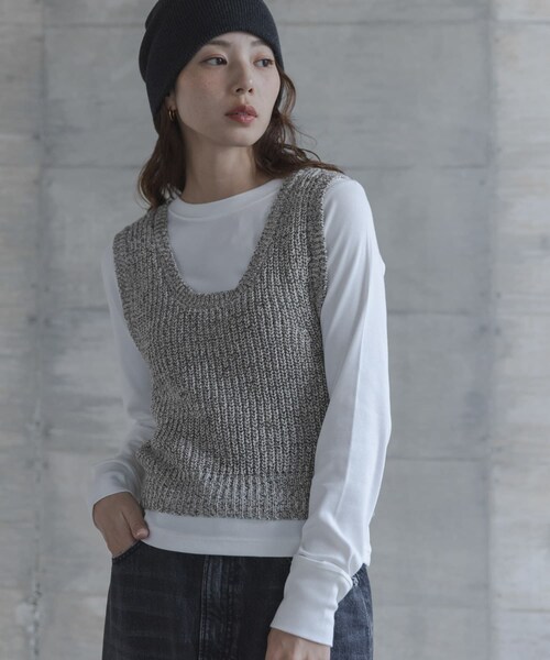 URBAN RESEARCH Sonny Label（アーバンリサーチサニーレーベル）の「メランジテープヤーンUネックニットベスト（ベスト・レディース・グレー系/ベージュ系・Free）」の3枚目の写真