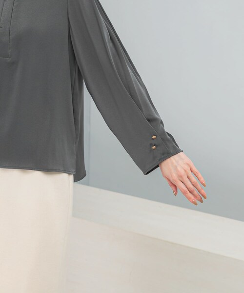 URBAN RESEARCH ROSSO（アーバンリサーチロッソ）の「ピーチサテンデザインスリーブブラウス（シャツ/ブラウス・レディース・OFF WHITE/CHARCOAL・Free）」の16枚目の写真