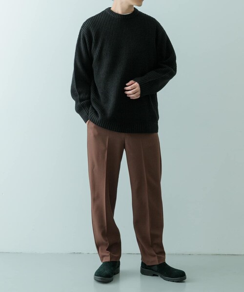ITEMS URBANRESEARCH（アイテムズ アーバンリサーチ）の「ワッフル編み クルーネックニット（ニット/セーター・メンズ・OLV/OFF/BLK/CHA/MOC・S/M/L）」の21枚目の写真
