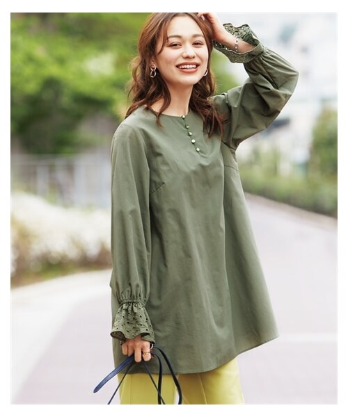 nissen（ニッセン）の「大きいサイズキャンディスリーブデザインブラウスチュニック（シャツ/ブラウス・レディース・カーキ/グリーンブラック/オフホワイト・L/LL/3L/4L/5L/6L/8L/10L）」の19枚目の写真