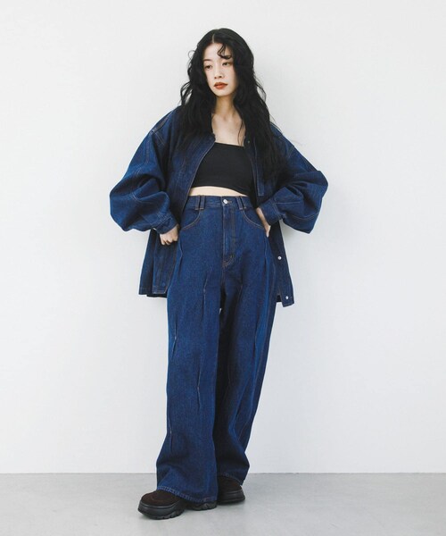 KBF（ケイビーエフ）の「タックWIDEデニム（デニムパンツ・レディース・L.BLUE/BLUE・36/38）」の18枚目の写真